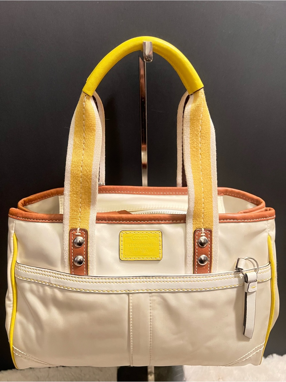 Vintage Coach Hampton, nylon leather trim tote medium handbag.